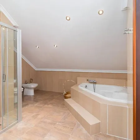 Con Jardin Junto A La Playa De Berria