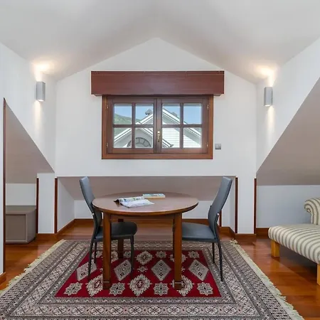 Con Jardin Junto A La Playa De Berria Сантонья