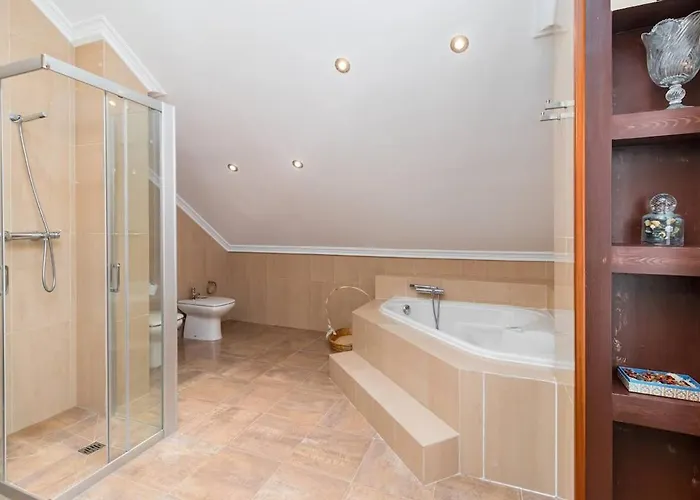 Con Jardin Junto A La Playa De Berria