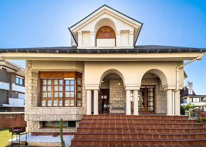 Con Jardin Junto A La Playa De Berria