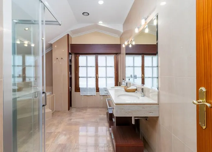 Con Jardin Junto A La Playa De Berria 別荘 Santoña