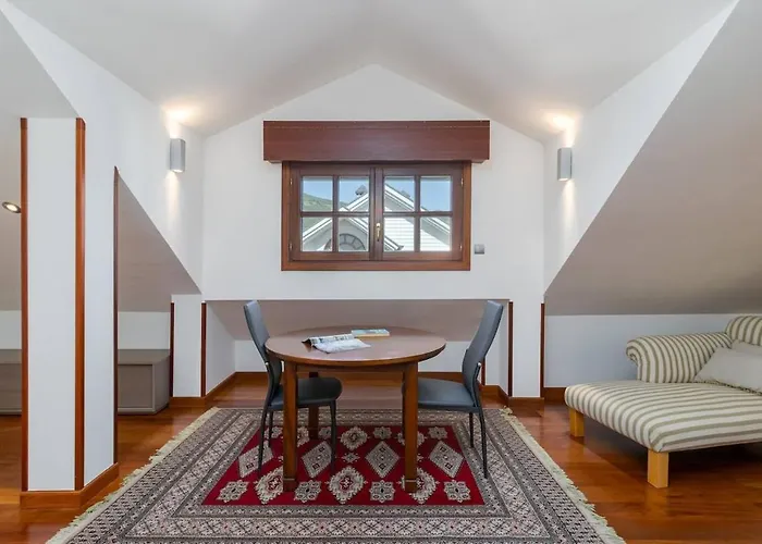 Con Jardin Junto A La Playa De Berria Santoña