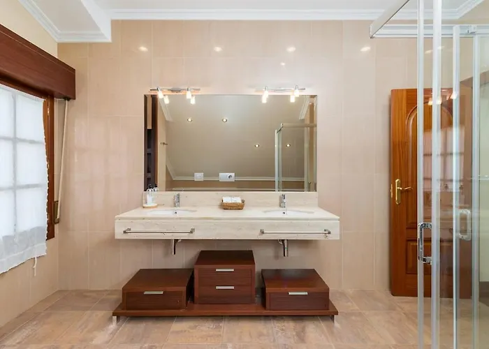 Con Jardin Junto A La Playa De Berria *