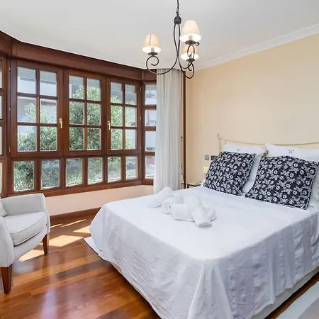 Con Jardin Junto A La Playa De Berria Hébergement de vacances Santoña