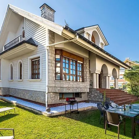 Con Jardin Junto A La Playa De Berria * Santoña