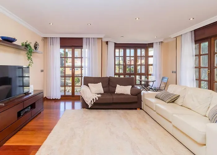 Con Jardin Junto A La Playa De Berria