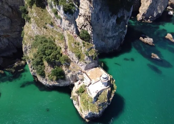 Con Jardin Junto A La Playa De Berria Santoña