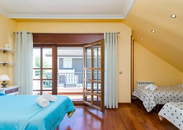 Con Jardin Junto A La Playa De Berria Nyaraló *